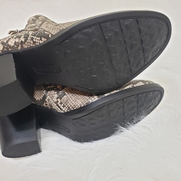 Baretraps New in box cacie snake print side zip booties woman's size 9 - Picture 8 of 9